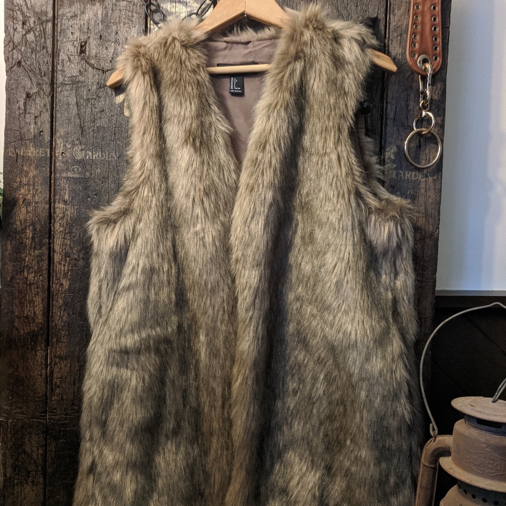 Beautiful faux fur vest LG